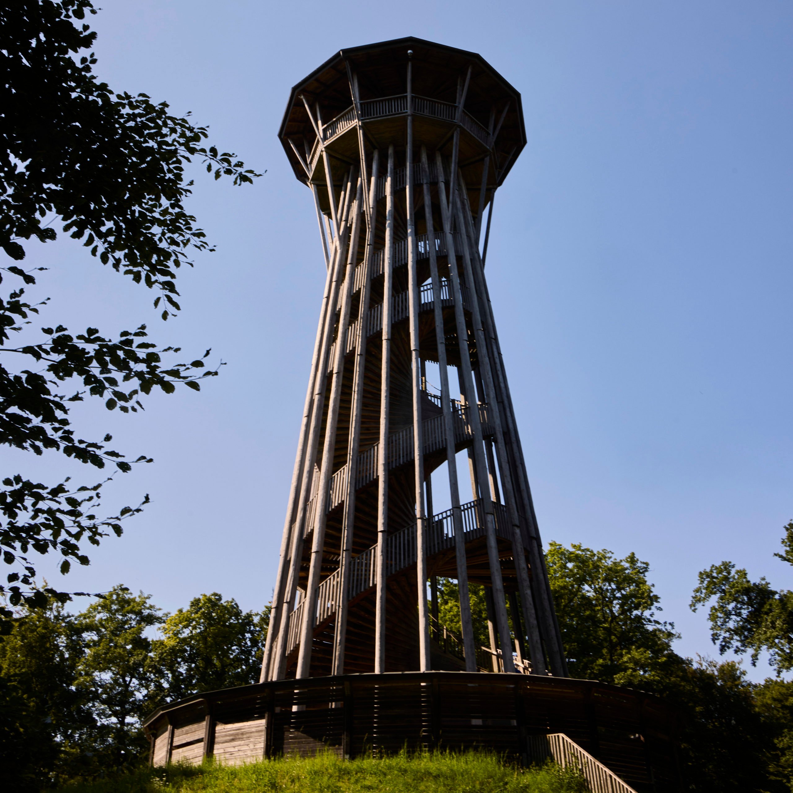 <p class="p1"><strong>10:00 Uhr – Die Aussicht vom Turm von Sauvabelin geniessen</strong></p>
