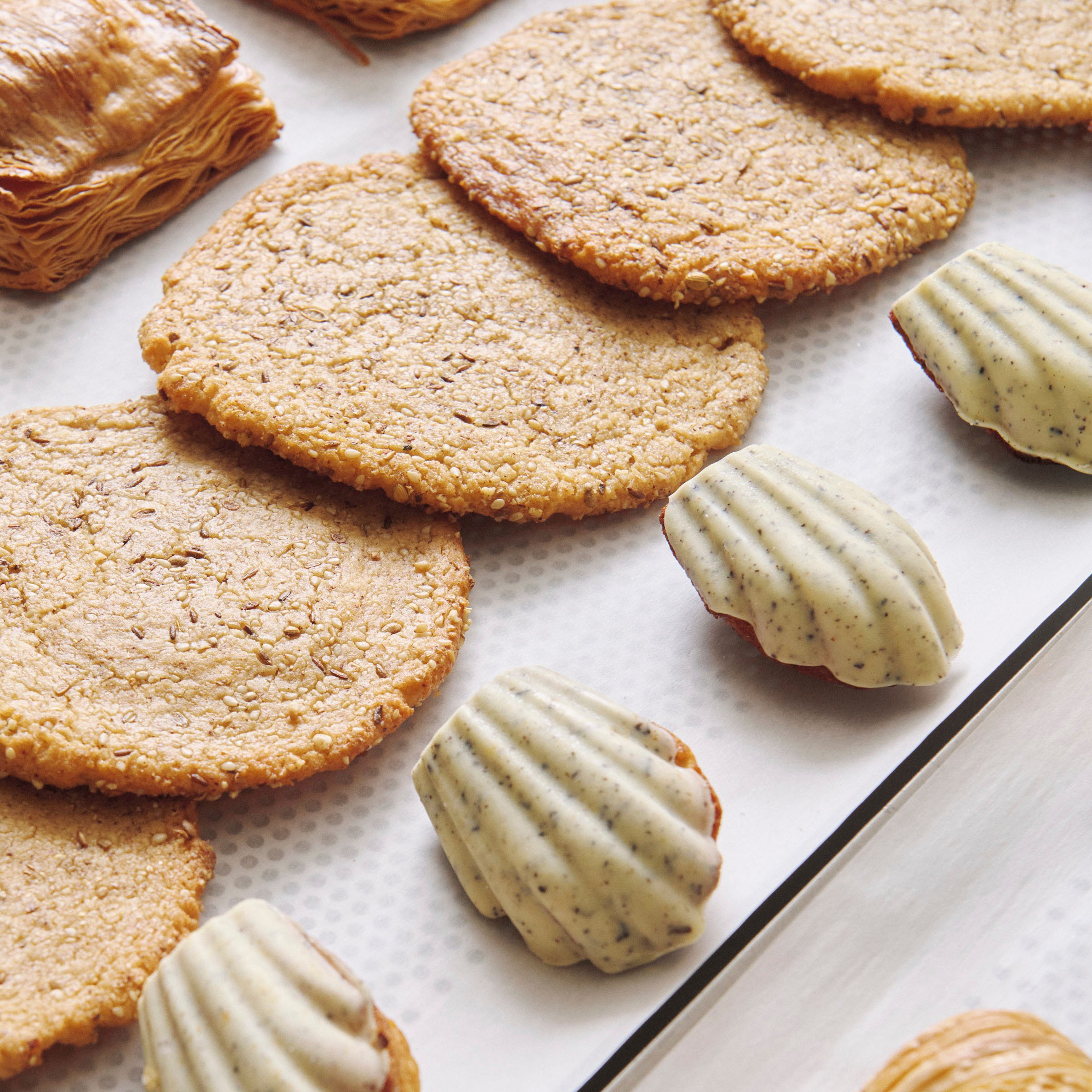 <p class="p1"><strong>9:00 Uhr – Süsser Start in einer Bäckerei-Patisserie</strong></p>
