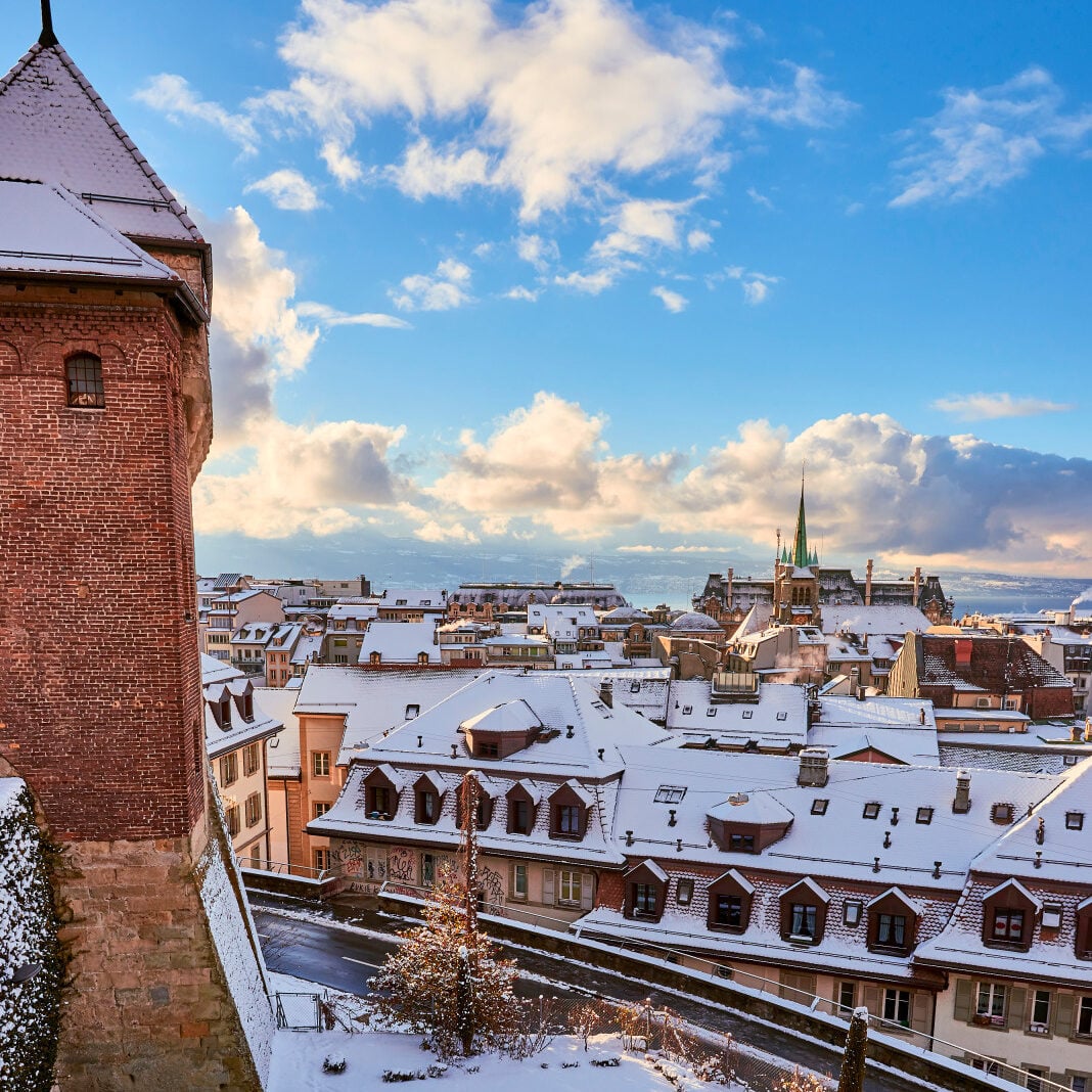 <p><strong>11:30 a.m. – Explore the old town and marvel at the unparalleled views</strong></p>
